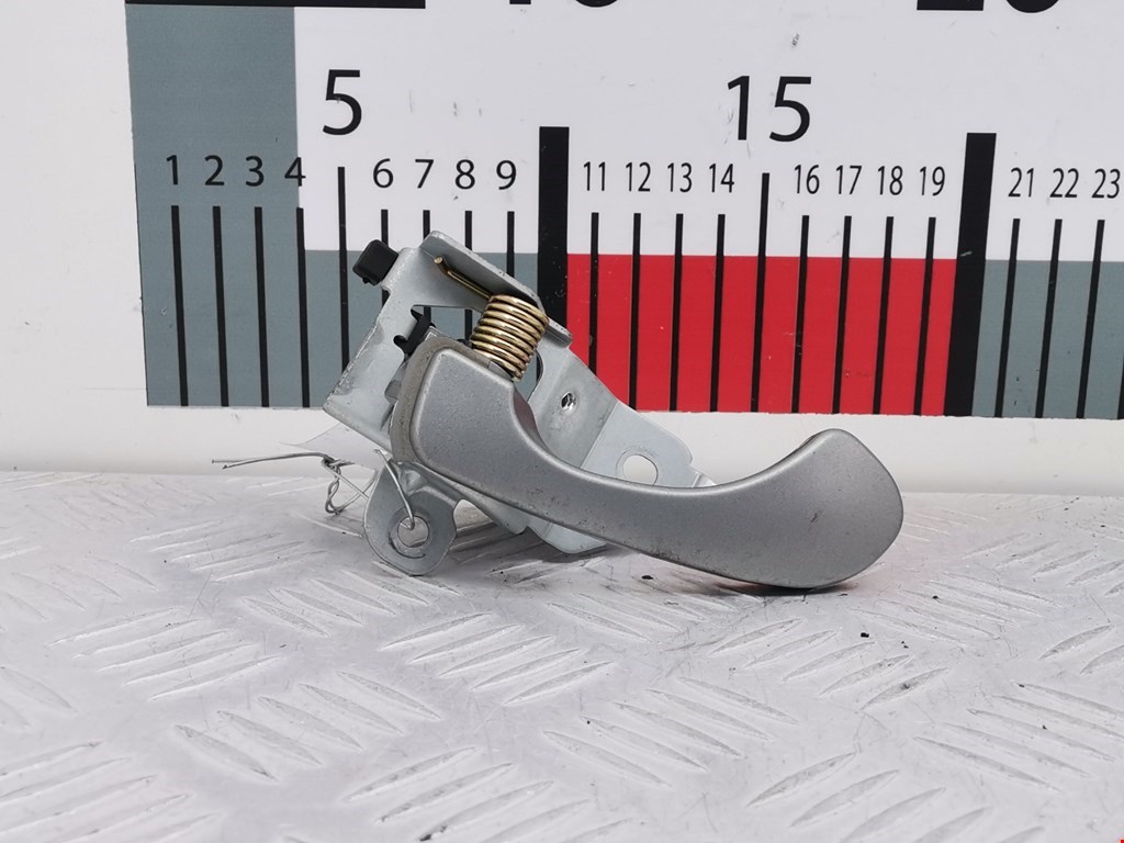 Ручка дверная задняя внутренняя левая MITSUBISHI Space Star 1999-2006