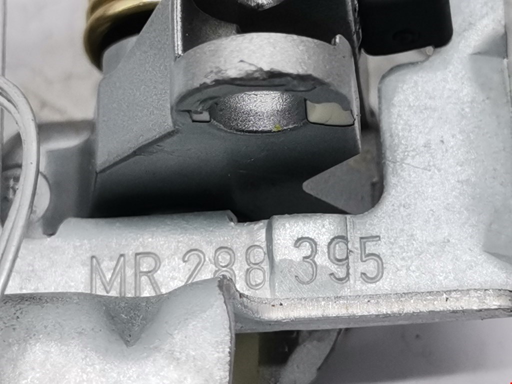 Ручка дверная задняя внутренняя левая MITSUBISHI Space Star 1999-2006