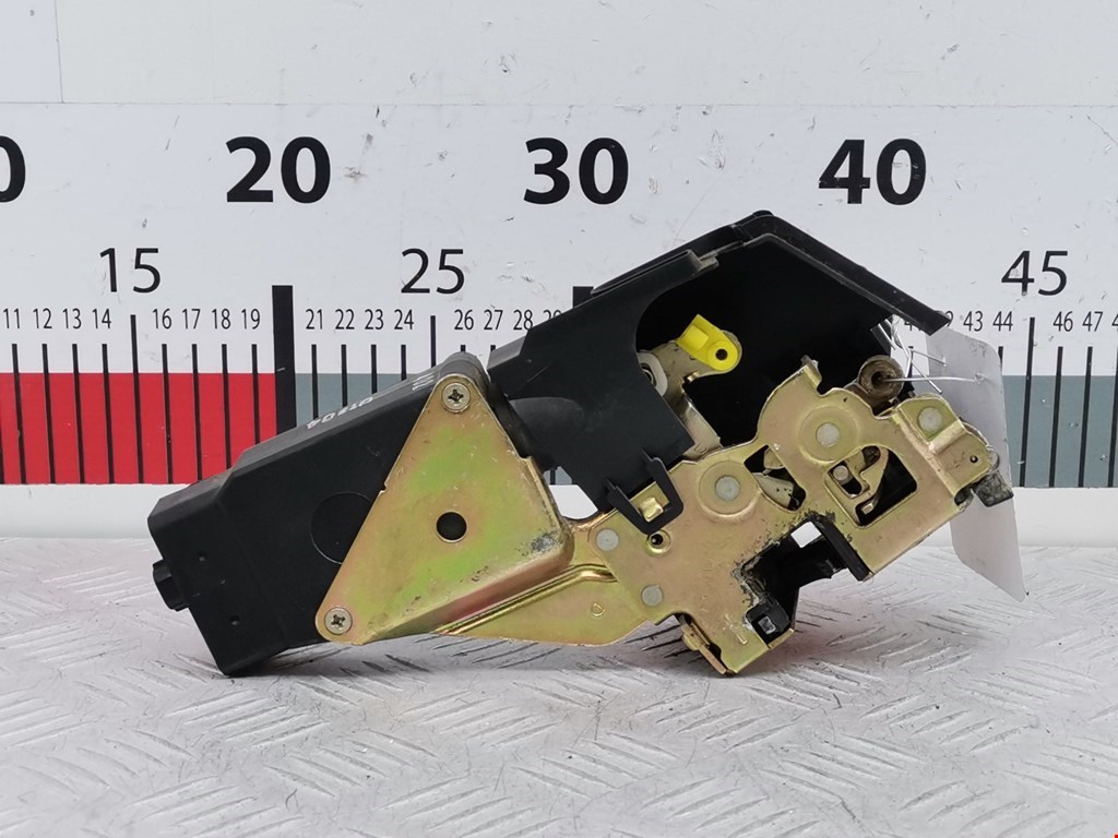 Замок двери задней правой MITSUBISHI Space Star 1999-2006