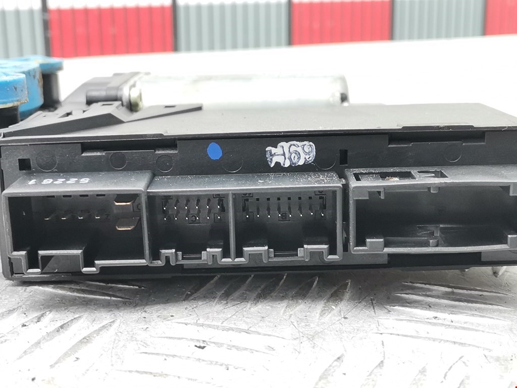 Стеклоподъемник задний левый AUDI A4 B6 2001-2005