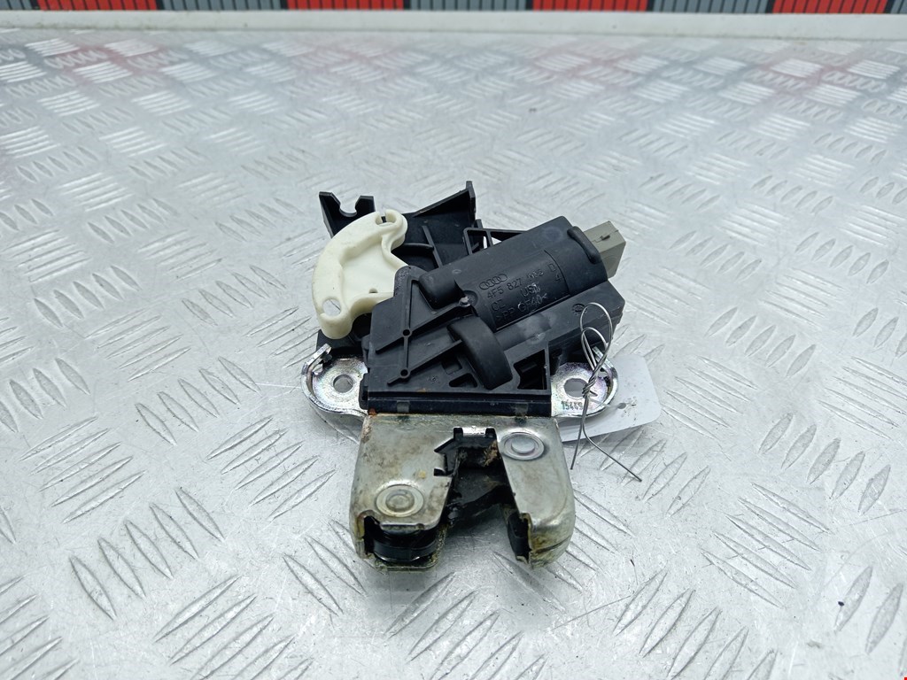 Замок багажника (крышки двери) AUDI A6 C6 2004-2010