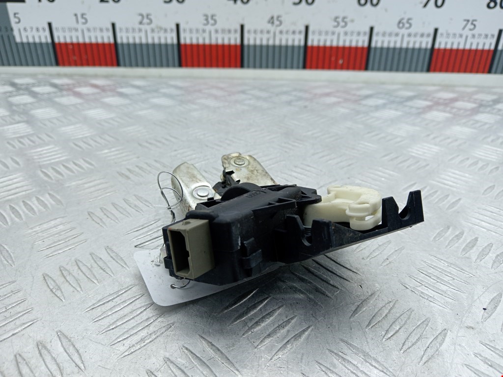 Замок багажника (крышки двери) AUDI A6 C6 2004-2010