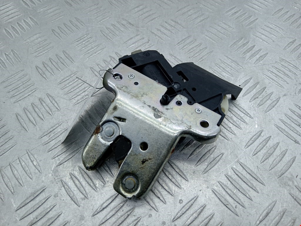 Замок багажника (крышки двери) AUDI A6 C6 2004-2010