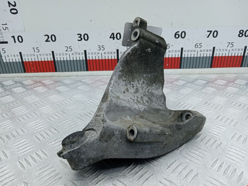Кронштейн (крепление лапа) двигателя Volkswagen Crafter 1 (2006-2016)