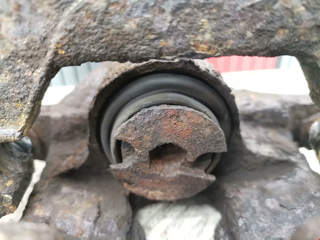 Суппорт задний правый FORD Mondeo III 2000-2007