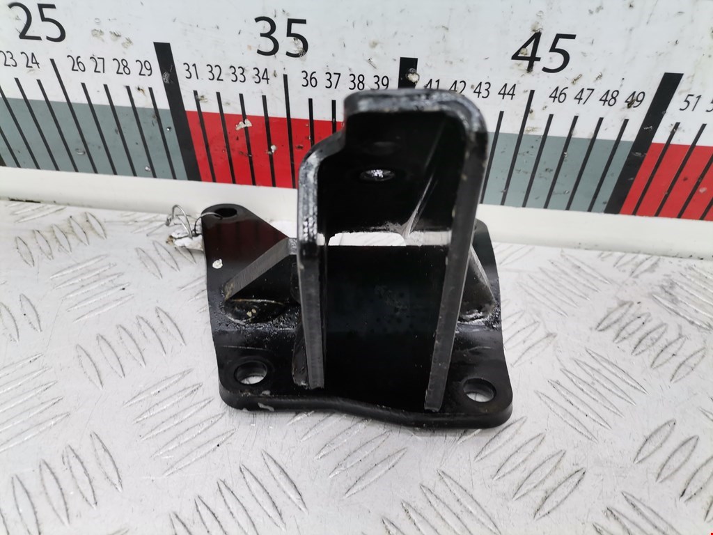 Кронштейн (крепление лапа) двигателя Mitsubishi Pajero 4 (2006-2021)