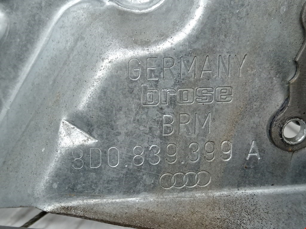 Стеклоподъемник задний левый AUDI A4 B5 1995-2001