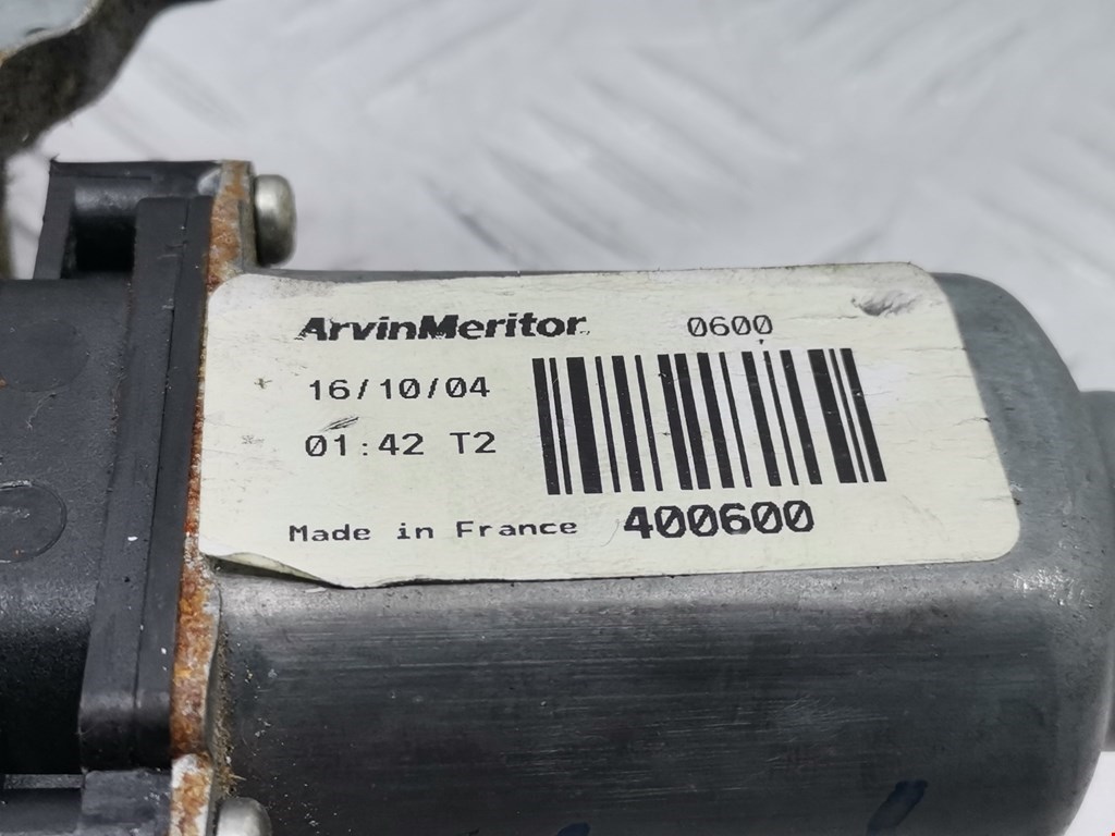 Стеклоподъемник задний правый NISSAN Almera Tino 2000-2006