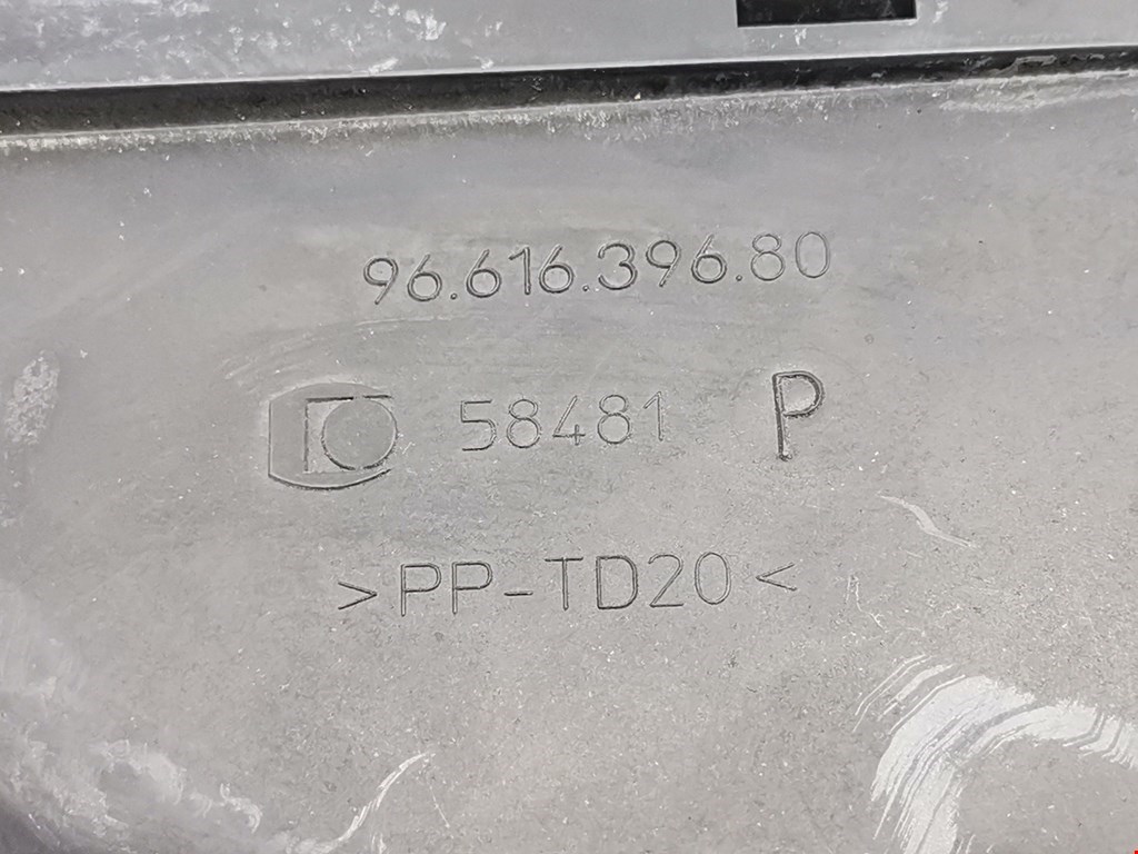 Воздухозаборник (наружный) PEUGEOT 407 2004-2010