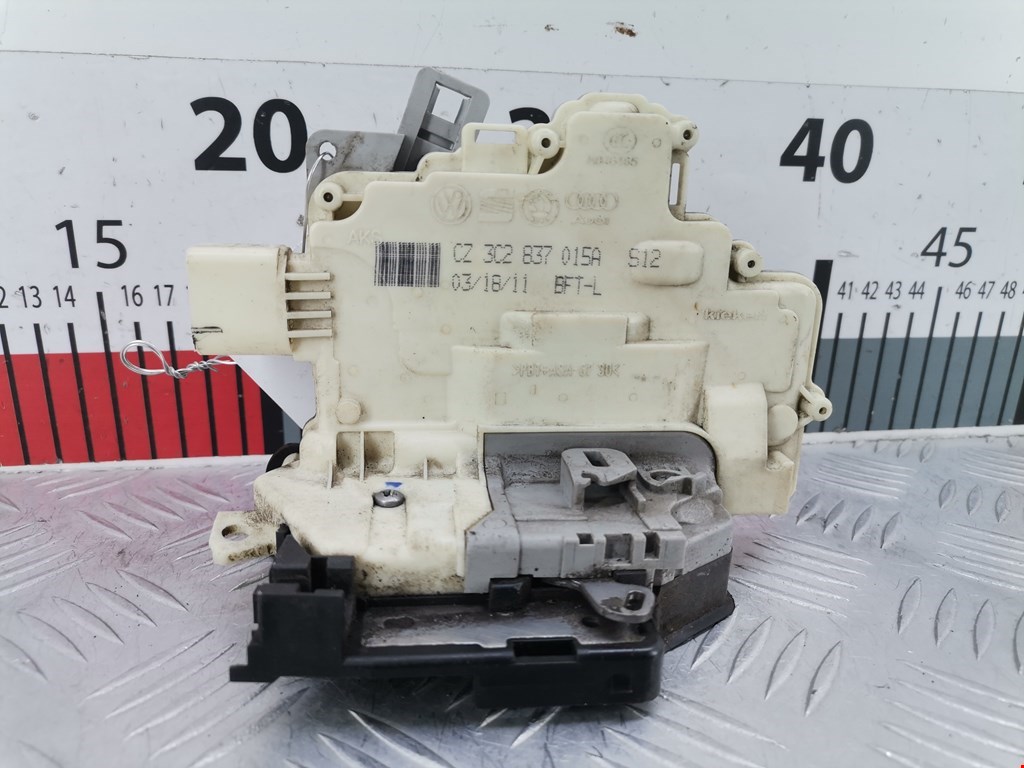 Замок двери передней левой VOLKSWAGEN Passat B7 2011-2015