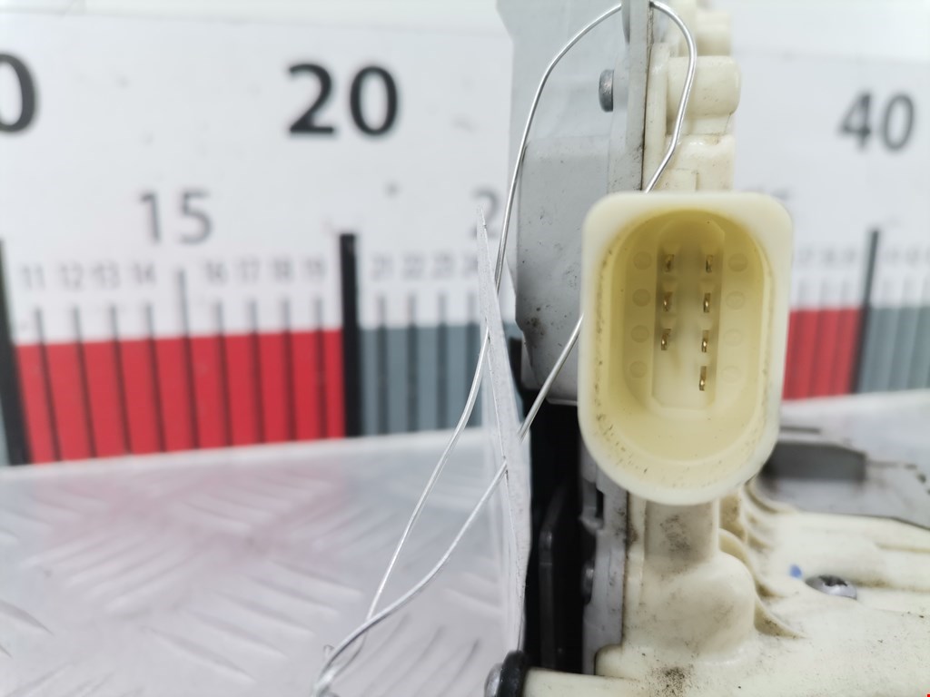 Замок двери передней левой VOLKSWAGEN Passat B7 2011-2015