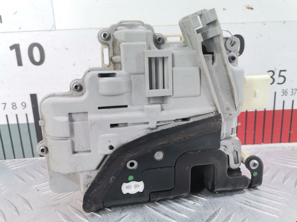 Замок двери передней левой VOLKSWAGEN Passat B7 2011-2015