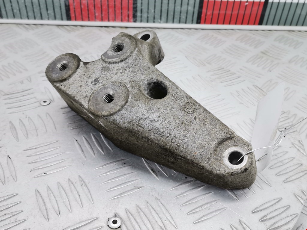 Кронштейн (крепление лапа траверса) кпп Opel Zafira B (2005-2014)