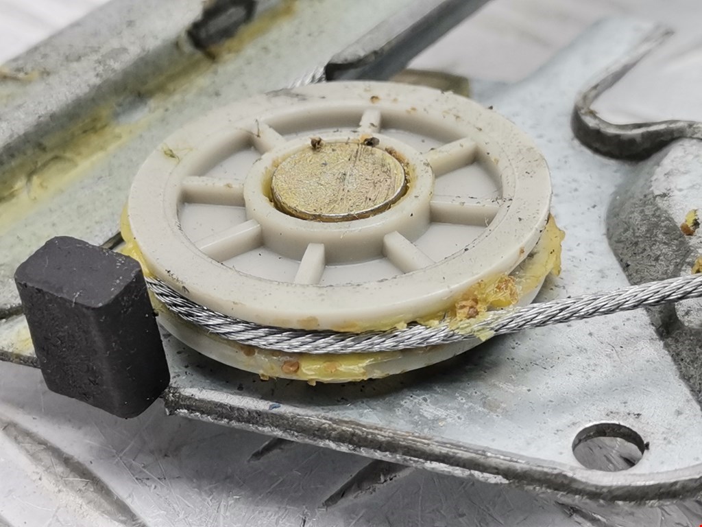 Стеклоподъемник задний левый SEAT Ibiza 1993-2002