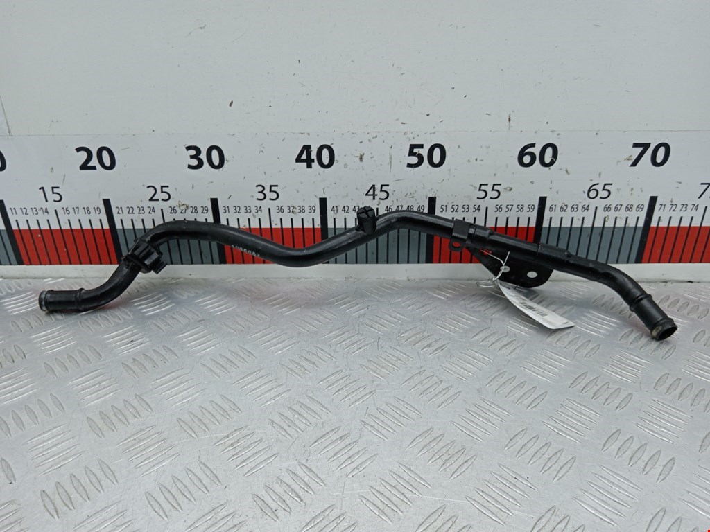 Патрубок системы охлаждения Land Rover Discovery 3 (2004-2009)