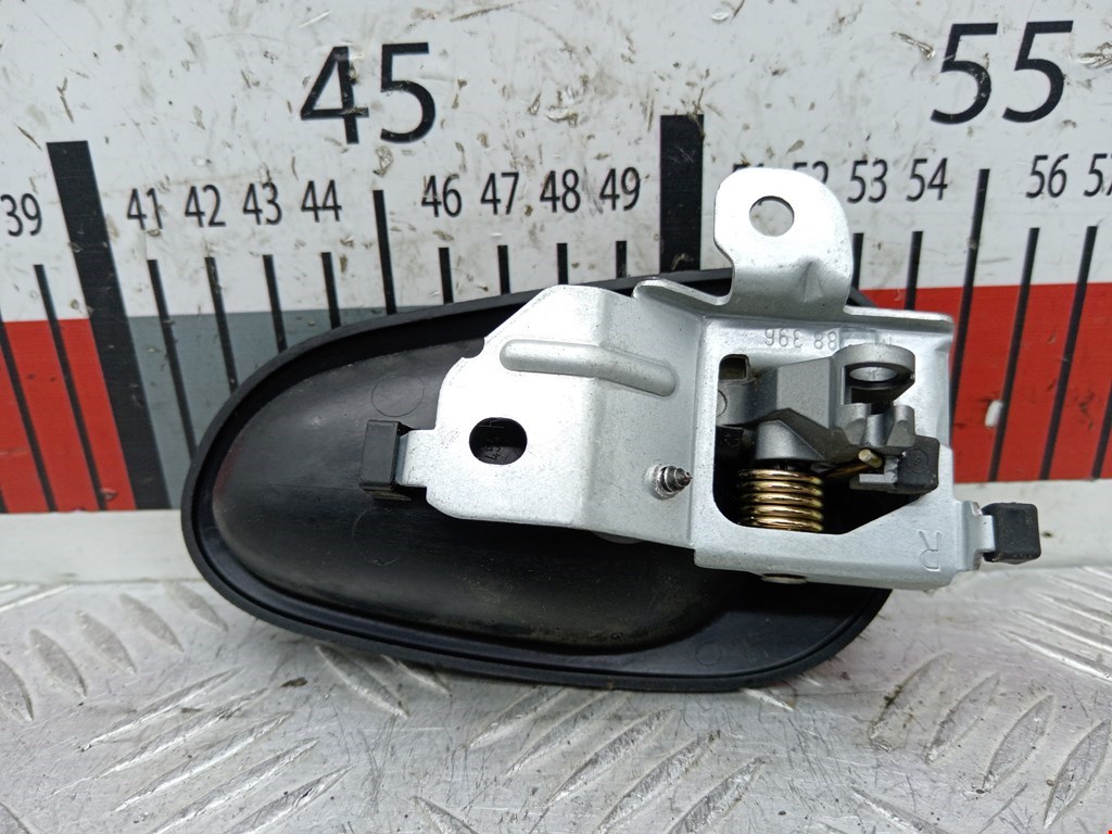 Ручка дверная передняя внутренняя правая MITSUBISHI Space Star 1999-2006