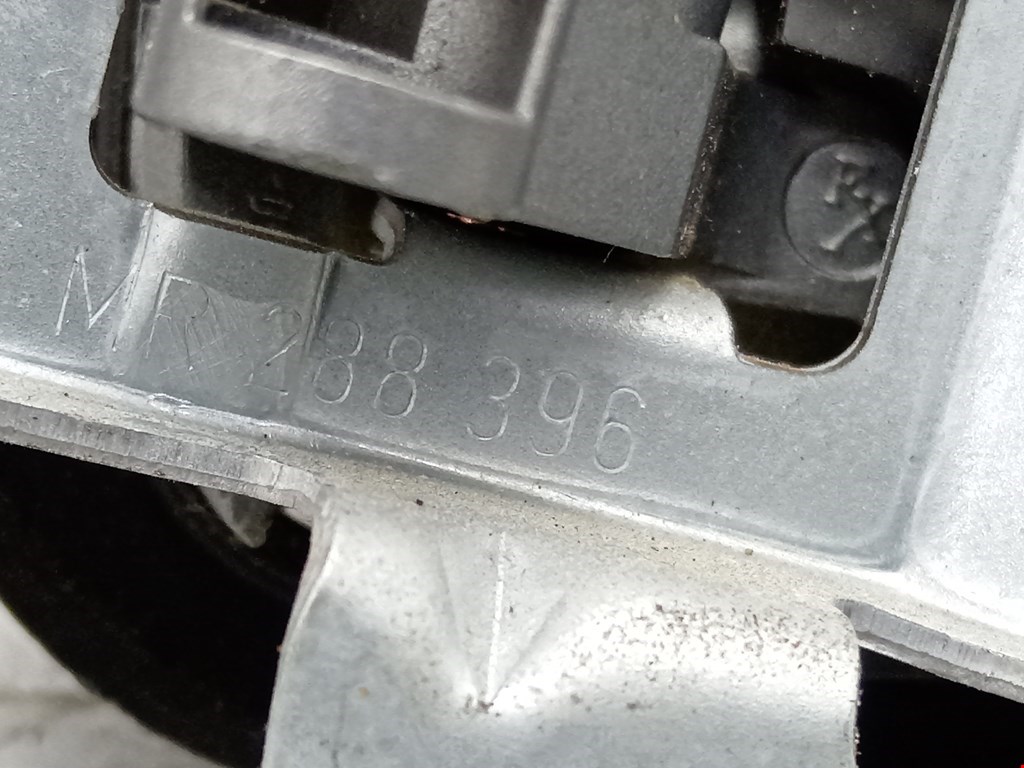 Ручка дверная передняя внутренняя правая MITSUBISHI Space Star 1999-2006