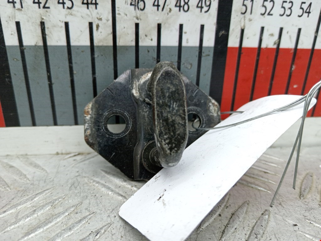 Скоба замка багажной двери (ответная часть) BMW 3-Series (E46) (1998-2007)