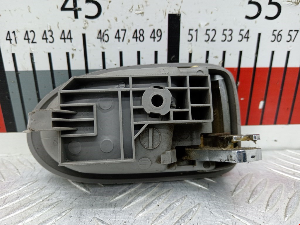 Ручка дверная задняя внутренняя левая MAZDA Premacy CP 1999-2004