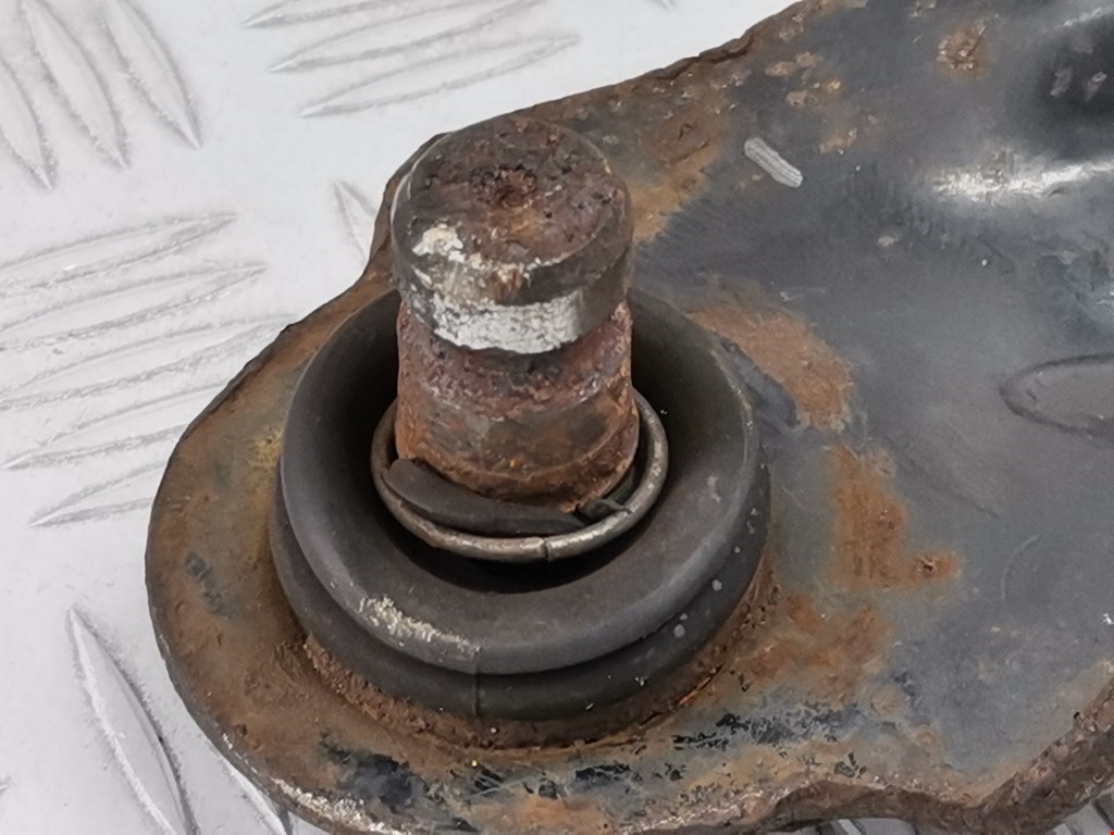 Рычаг передний левый RENAULT Megane II 2002-2009