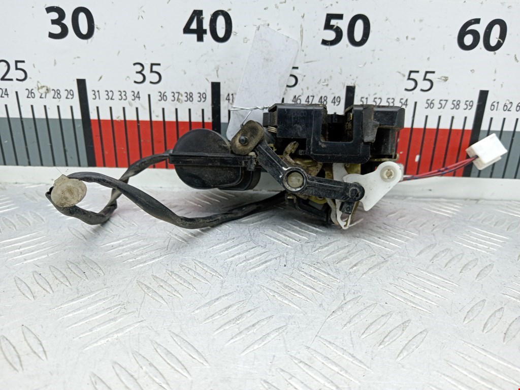 Замок двери задней левой MAZDA Premacy CP 1999-2004