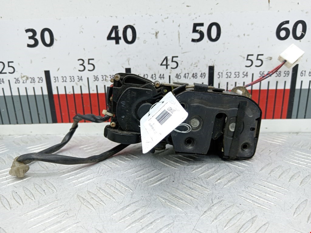 Замок двери задней левой MAZDA Premacy CP 1999-2004