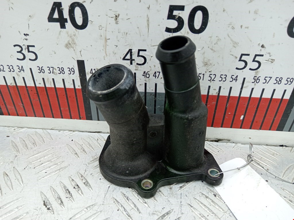 Фланец (штуцер системы охлаждения тройник) Opel Astra H (2004-2014)