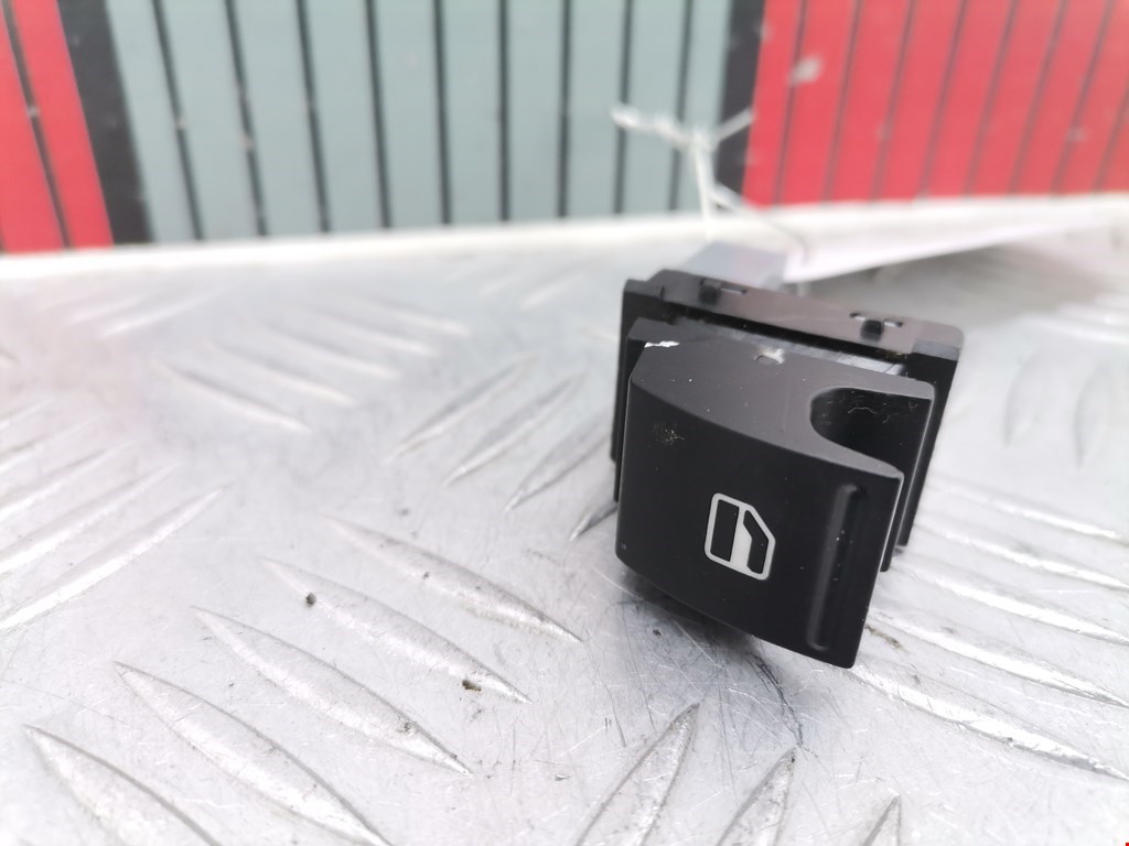 Кнопка стеклоподъемника Volkswagen Passat 7 (2012-2015)