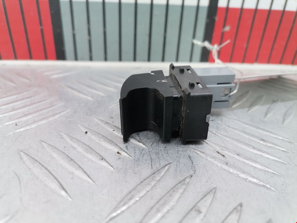 Кнопка стеклоподъемника VOLKSWAGEN Passat B7 2011-2015