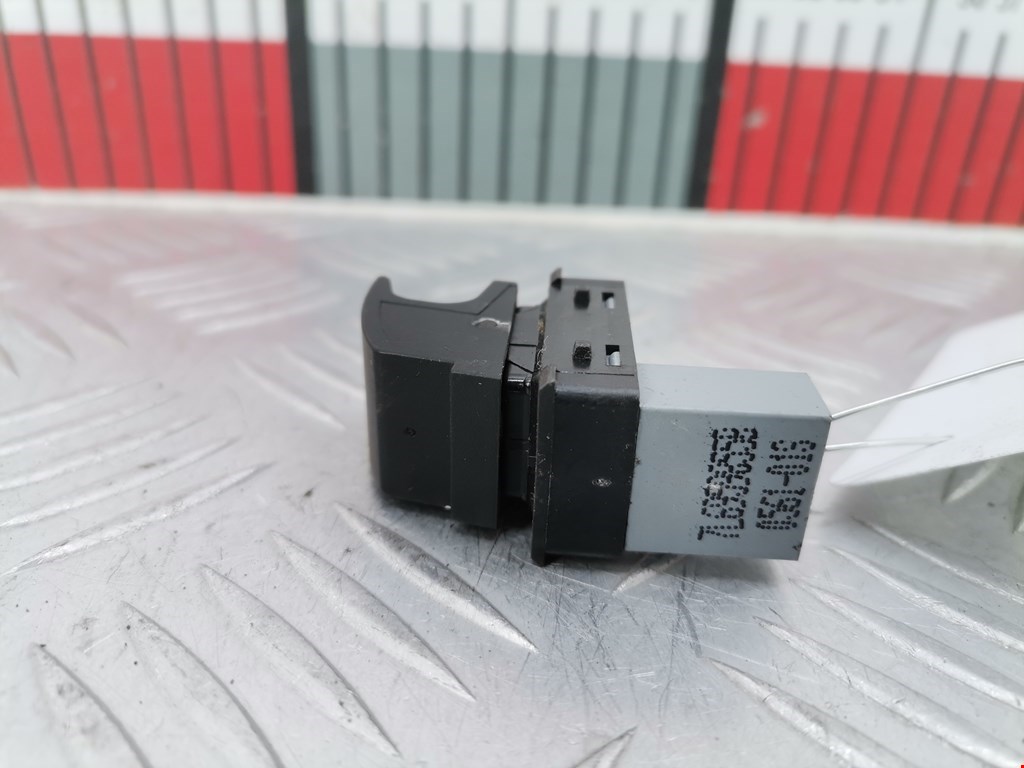 Кнопка стеклоподъемника VOLKSWAGEN Passat B7 2011-2015