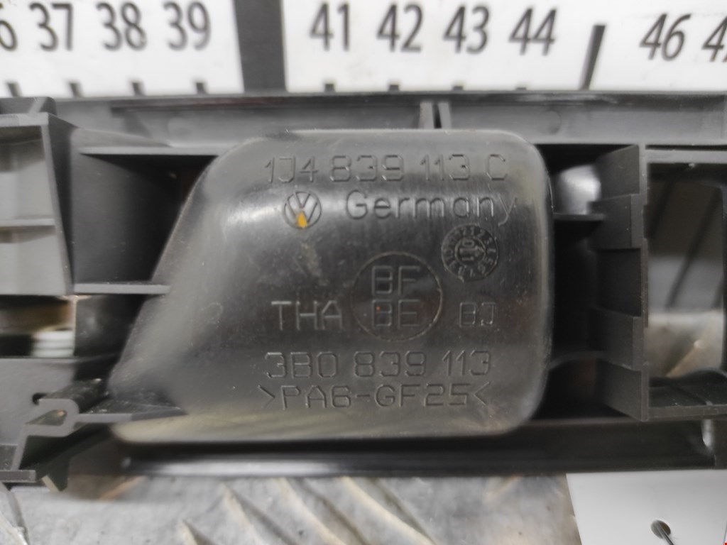 Ручка дверная задняя внутренняя левая VOLKSWAGEN Golf IV 1997-2003