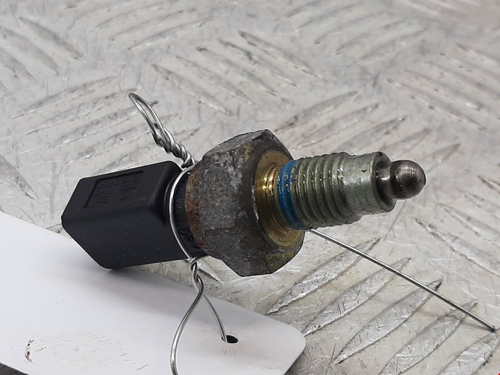 Датчик включения заднего хода VOLKSWAGEN Golf IV 1997-2003