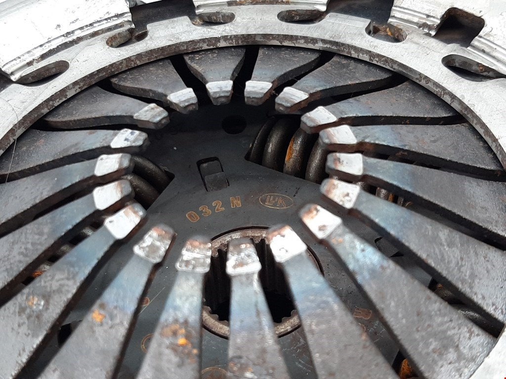 Маховик (демпфер сцепления) SKODA Fabia MK1 1999-2006