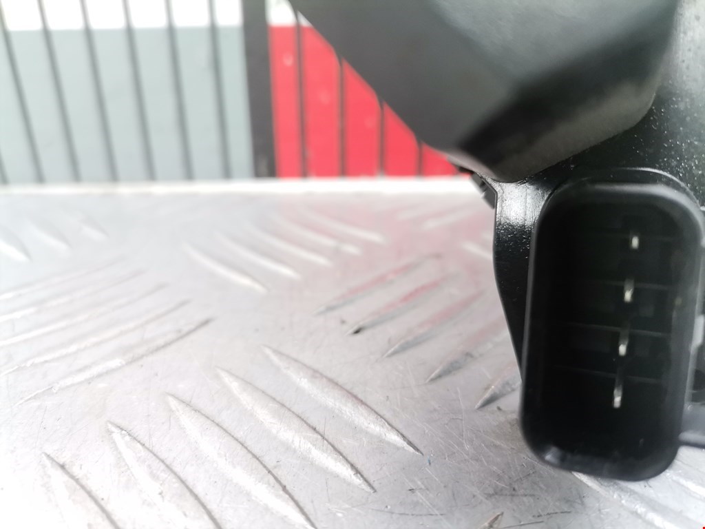 Замок двери задней правой FORD Kuga 2008-2012