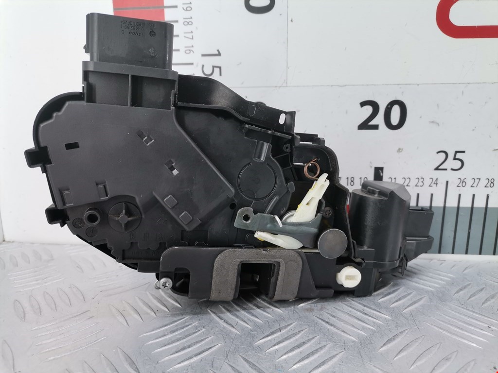 Замок двери задней правой FORD Kuga 2008-2012