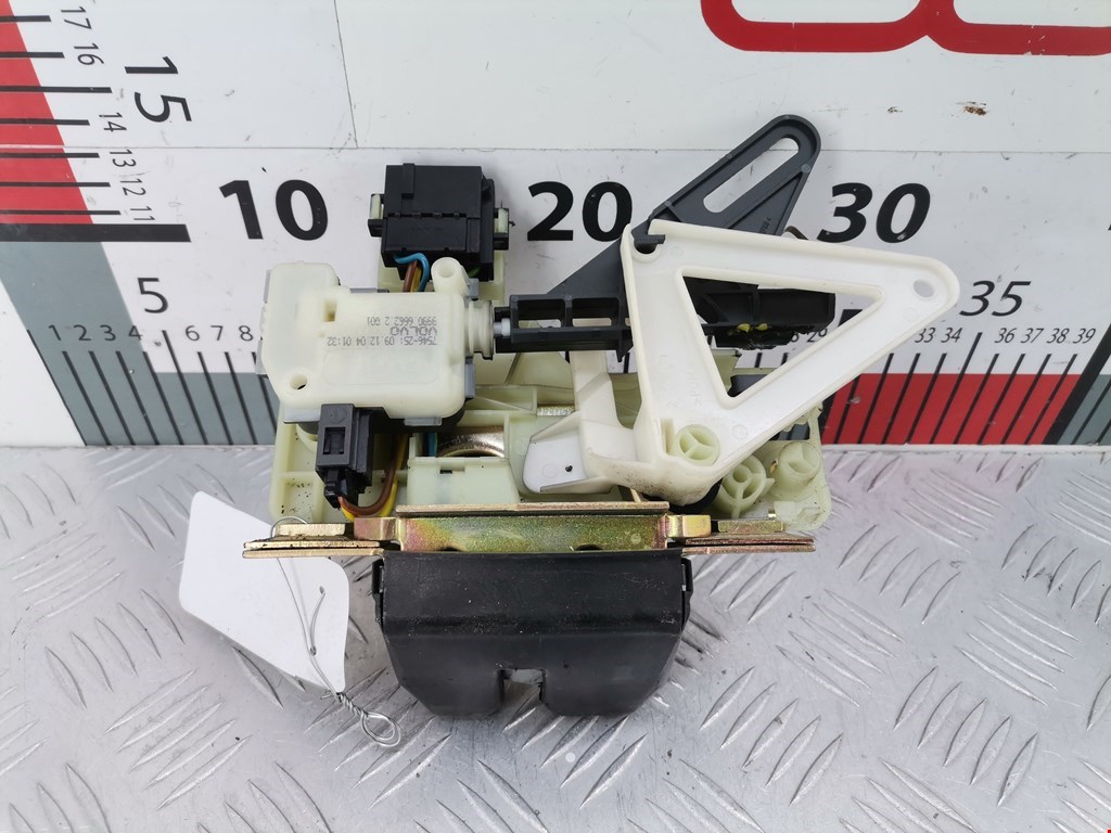 Замок багажника (крышки двери) VOLVO V70 II 2000-2007