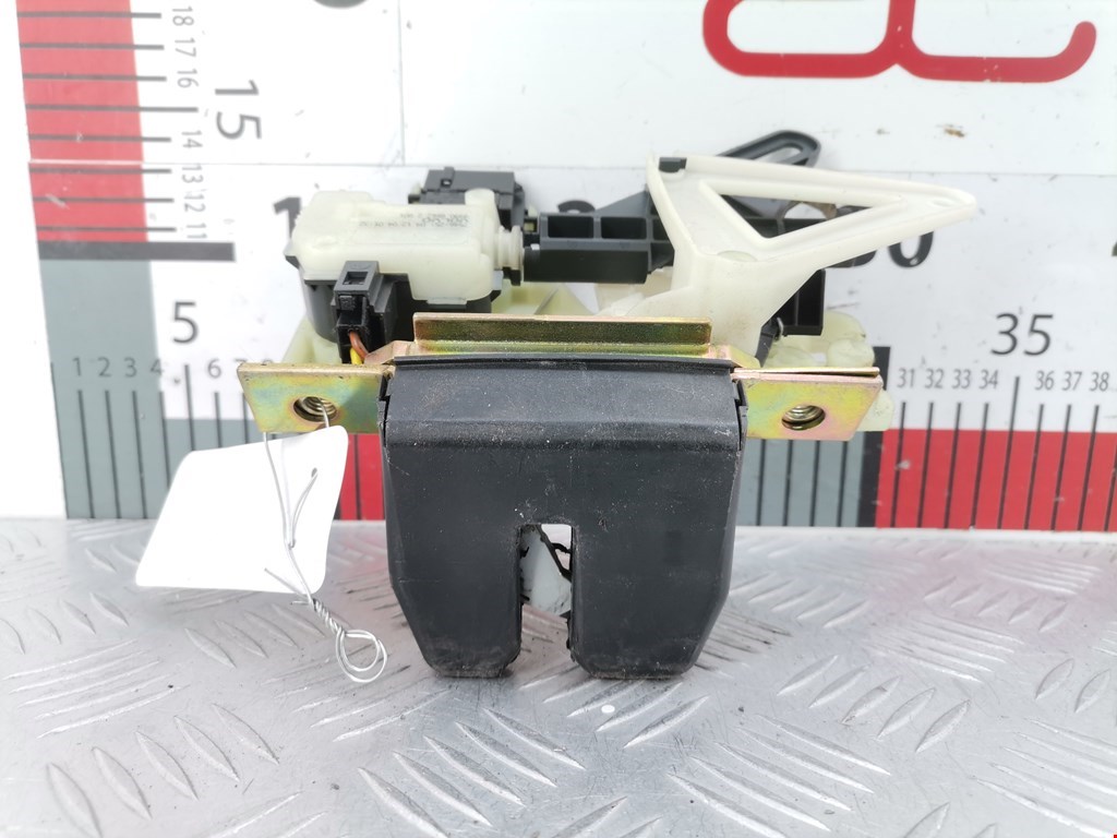 Замок багажника (крышки двери) VOLVO V70 II 2000-2007