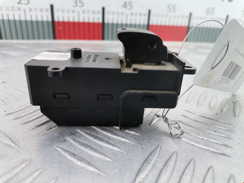 Кнопка стеклоподъемника HONDA CR-V III 2007-2012