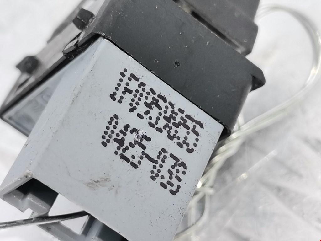 Кнопка стеклоподъемника VOLKSWAGEN Golf V Plus 2004-2009