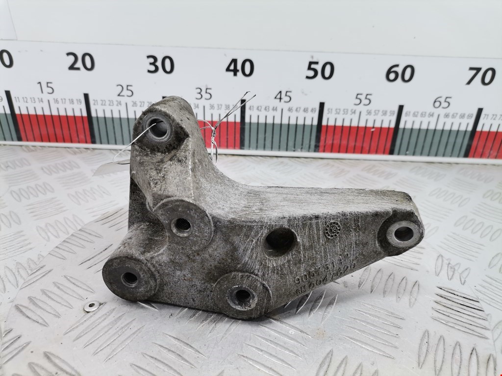 Кронштейн (крепление лапа траверса) кпп Opel Zafira B (2005-2014)