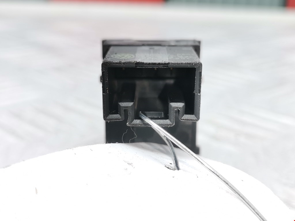 Кнопка стеклоподъемника VOLKSWAGEN Golf V Plus 2004-2009