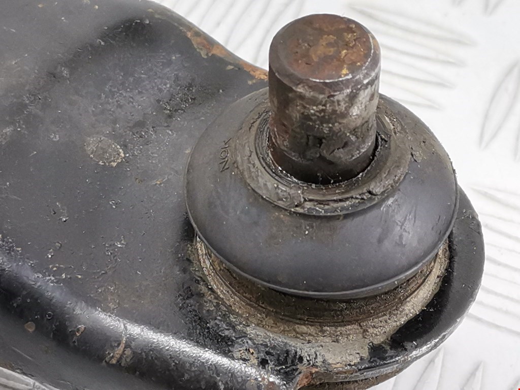 Рычаг передний правый SUZUKI Swift 2004-2010