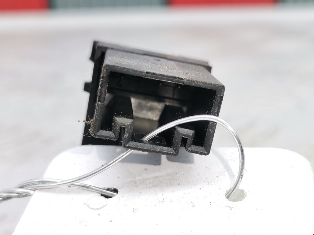 Кнопка стеклоподъемника VOLKSWAGEN Golf V Plus 2004-2009