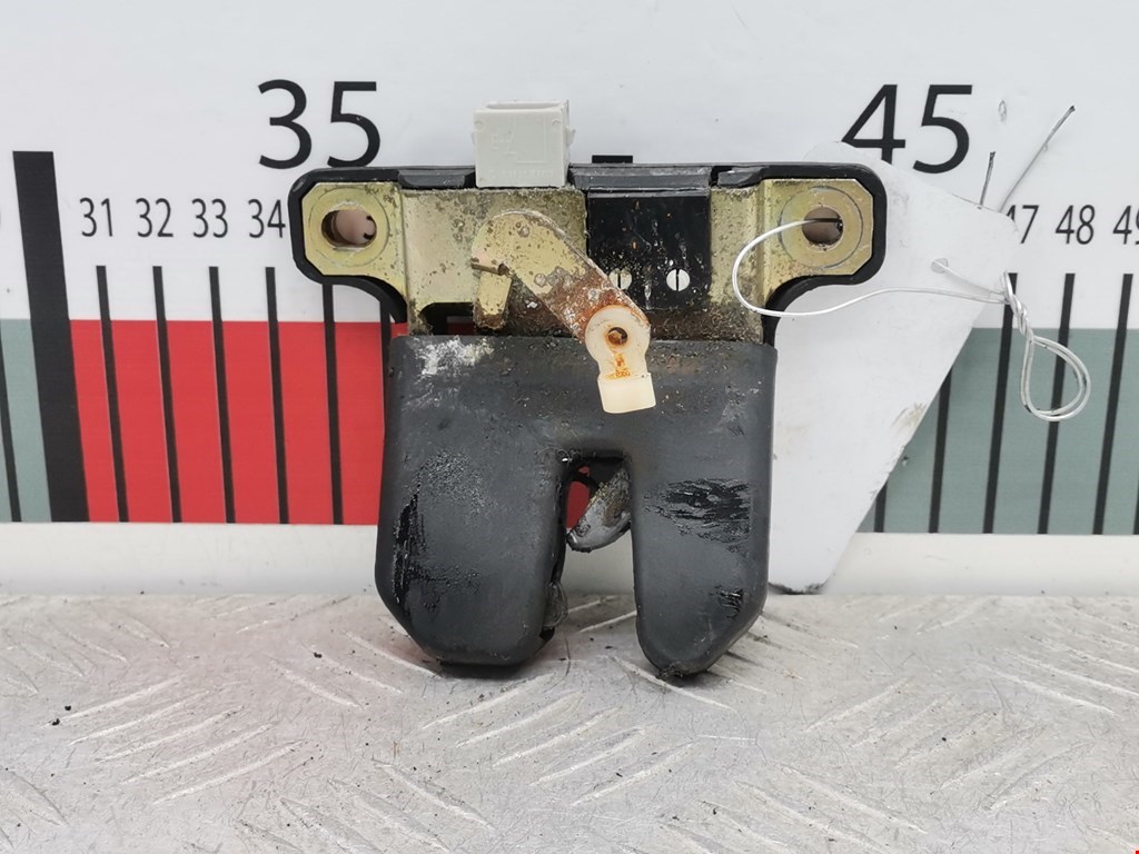 Замок багажника (крышки двери) AUDI A4 B5 1995-2001