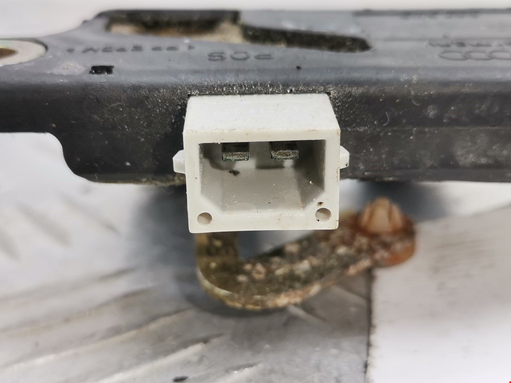 Замок багажника (крышки двери) AUDI A4 B5 1995-2001