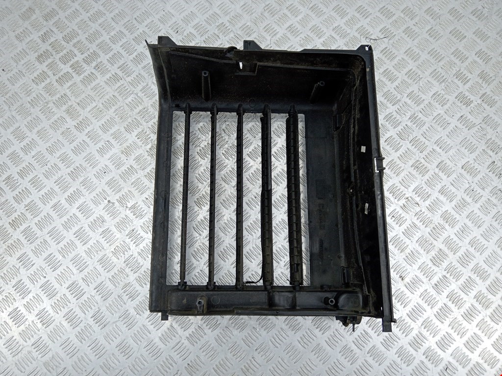 Диффузор (кожух) вентилятора BMW 3er E46 1998-2006