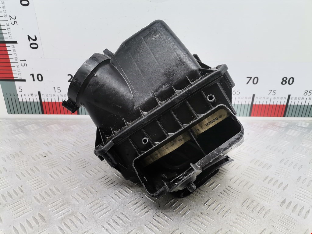 Корпус воздушного фильтра AUDI A4 B6 2001-2005