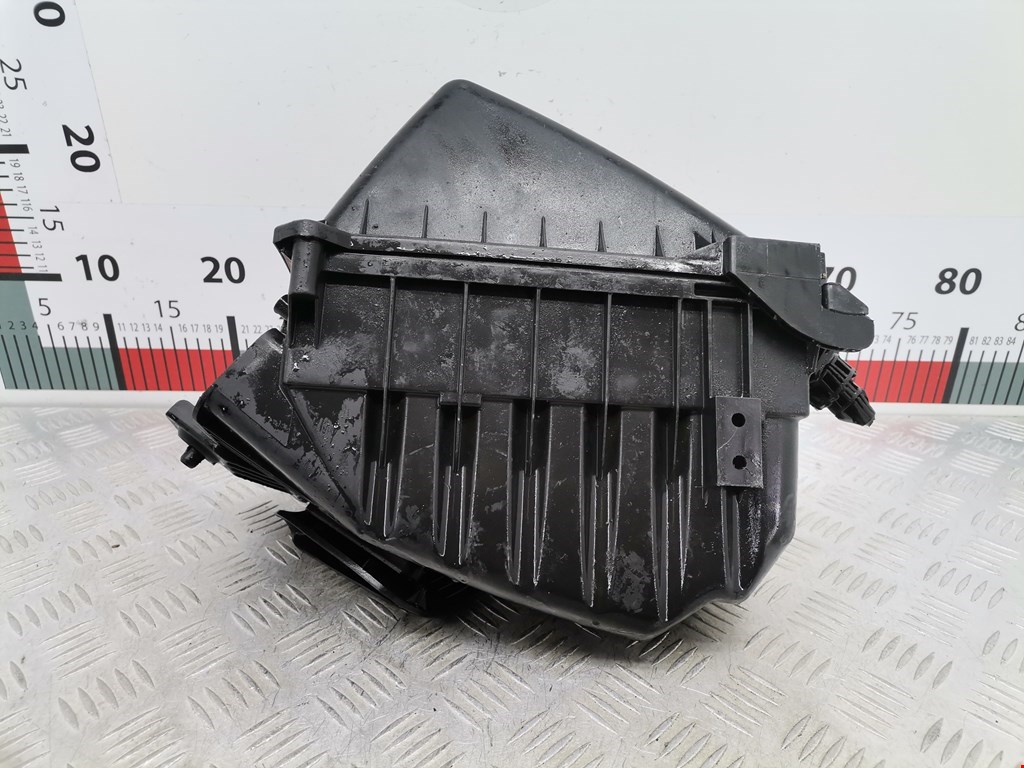 Корпус воздушного фильтра AUDI A4 B6 2001-2005