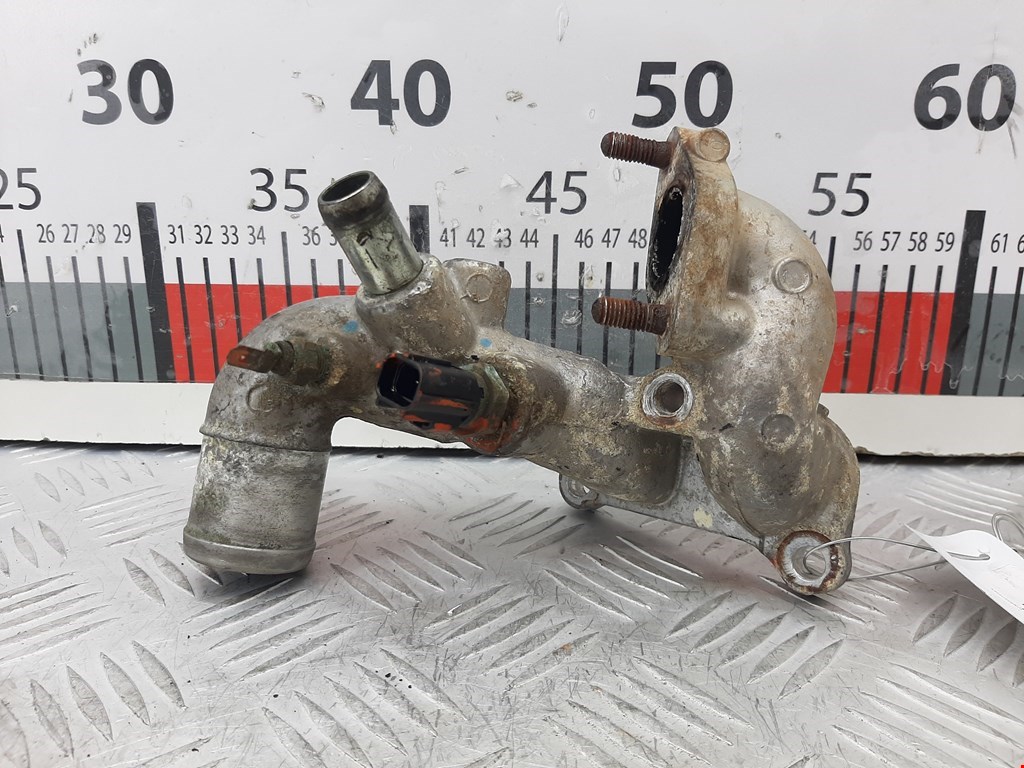 Фланец (штуцер системы охлаждения тройник) Mitsubishi L200 4 (2006-2015)