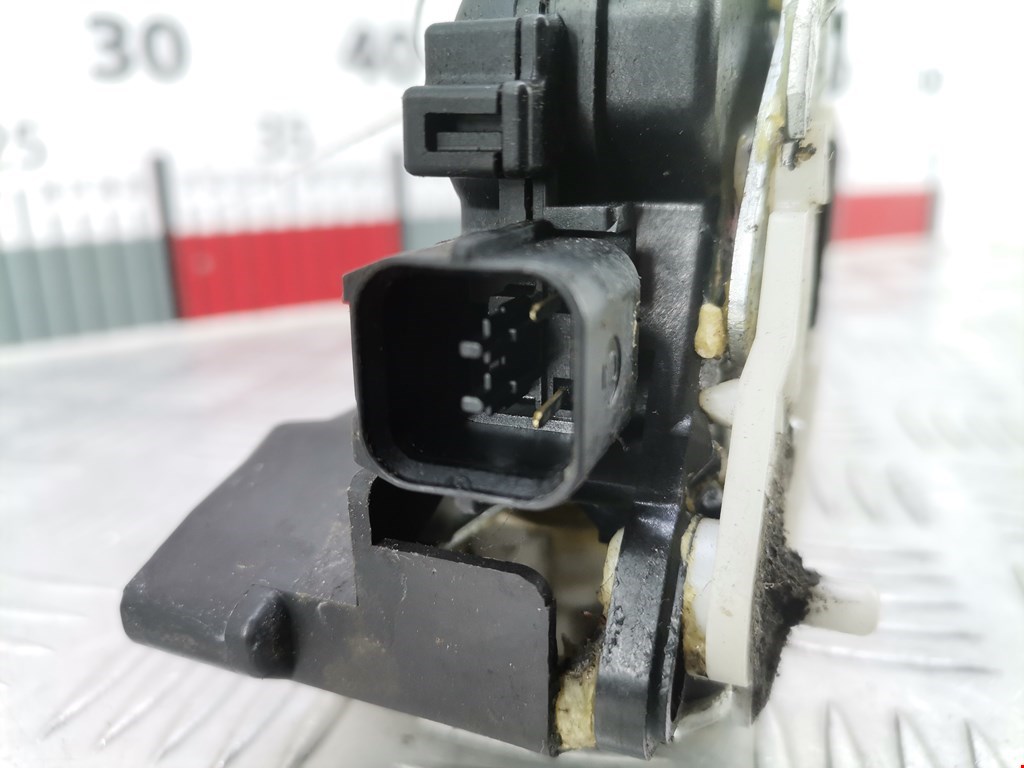 Замок двери задней правой MITSUBISHI Colt Z3 2003-2012